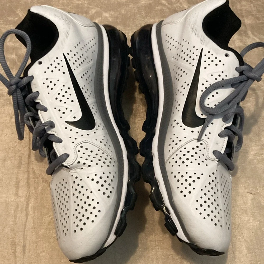 Nike Men's White Black Air Max + 2011 Leather Sneakers Size 7.5